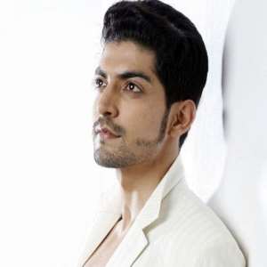 Gurmeet Choudhary Birthday, Real Name, Age, Weight, Height, Family